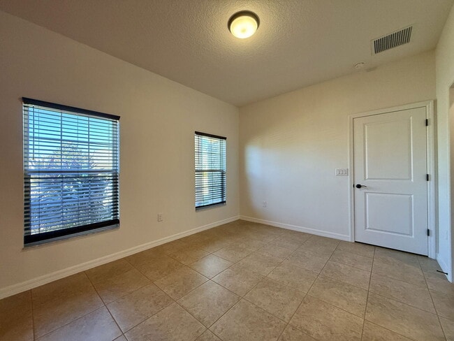 Building Photo - 10551 Park Meadowbrooke Dr