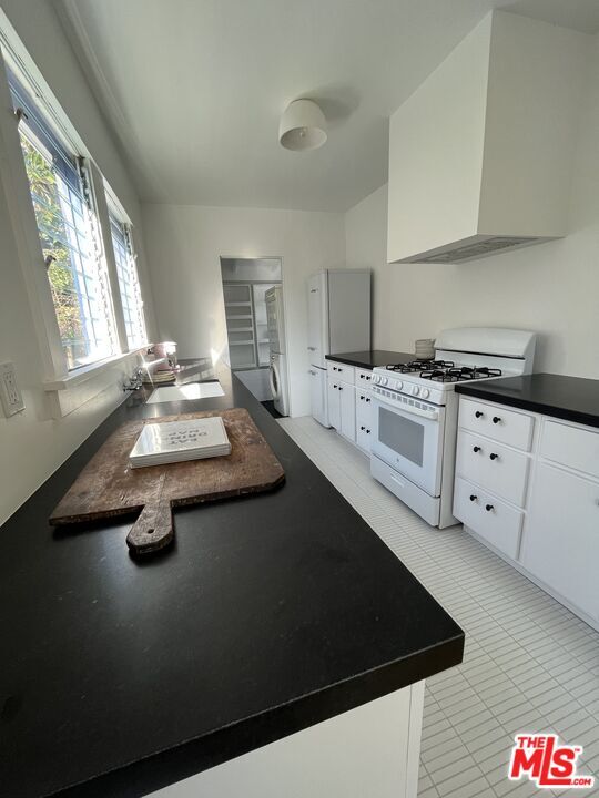 Building Photo - 2306 Pisani Pl