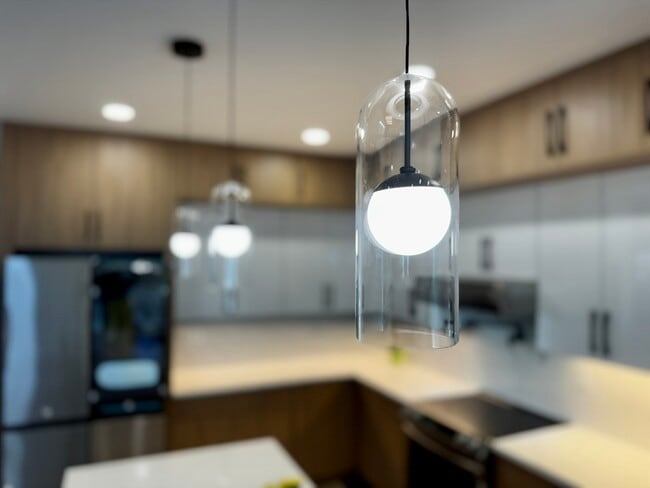 Building Photo - 12 Linden St