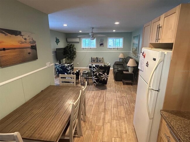 Building Photo - 770 Bay Esplanade