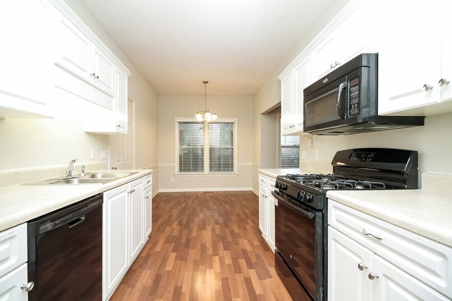 Building Photo - 1802 Cascade Ct