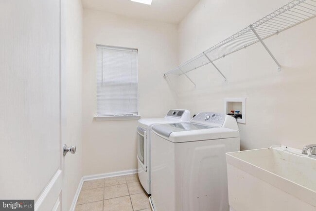 Building Photo - 15303 Glastonbury Way