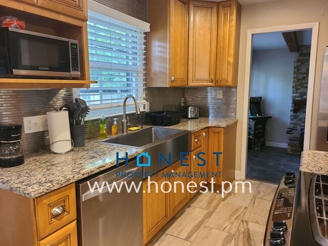 Building Photo - 1222 Rama Rd