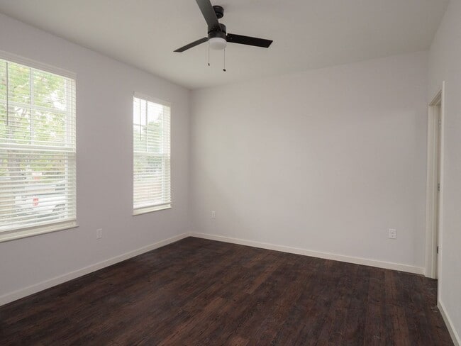 Building Photo - Thelma Lane - Luxury 5 Bedroom, 5 Bathroom House