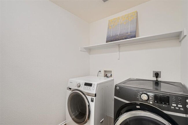 Building Photo - 6937 Sabrina Dr