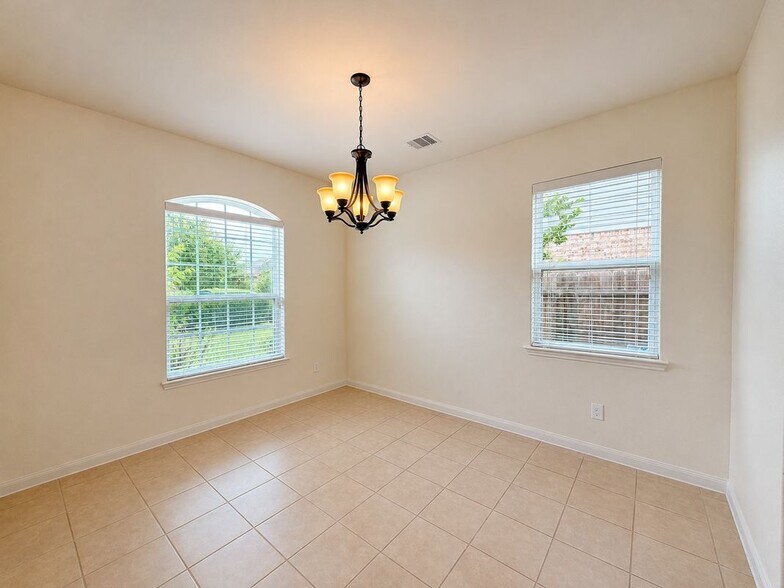 Building Photo - 8739 Leclaire Meadow Dr