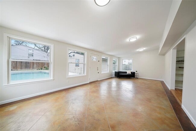 Building Photo - 1428 W 43rd St