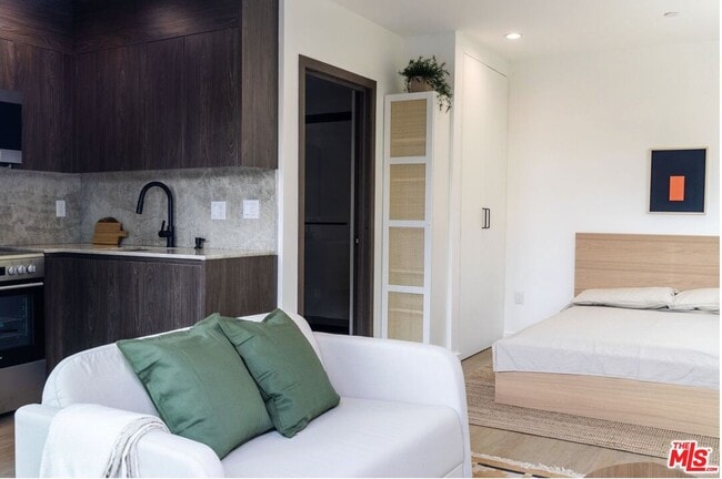 Building Photo - 623 Mariposa Ave