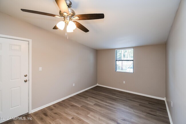 Building Photo - 2436 Lourdes Dr W