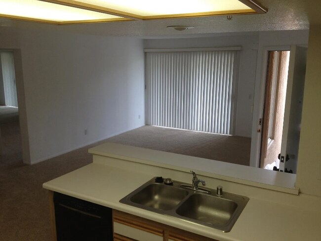 Building Photo - 201 S Grisly Canyon Dr