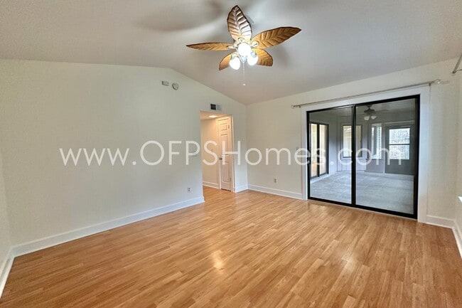 Building Photo - 3935 Balsam Dr
