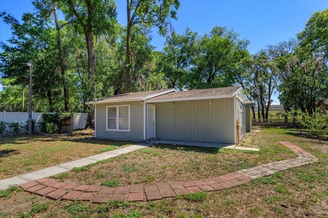 Building Photo - 3/1 Home With A Detached 1/1 Bd In-Law Suite And Detached Airconditioned Metal Storage