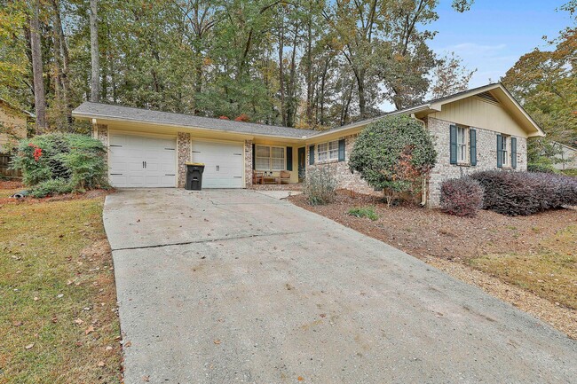 Building Photo - Renovated Peachtree City Ranch Close to Everything