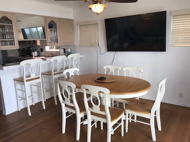 Dining area - 117 Bay Shore Ave