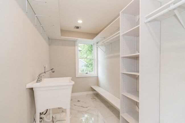 Building Photo - 66 E Gramercy Pl