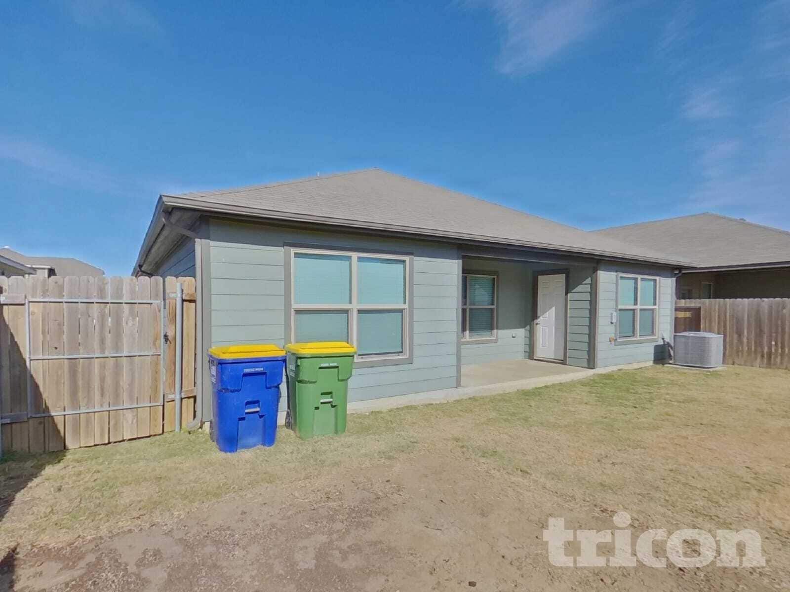 Building Photo - 118 Bush Dr