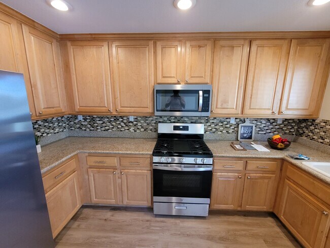 Building Photo - 3916 Pia Rosetta St