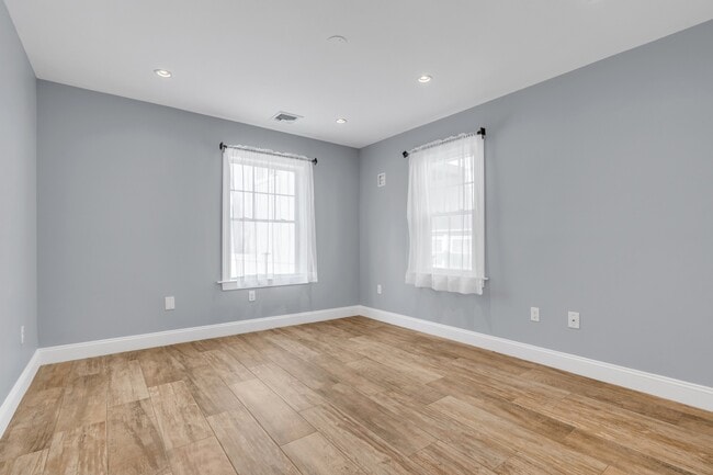 Building Photo - 35 Lipman Pl