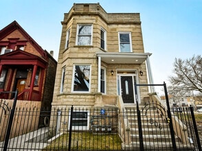 Building Photo - 1806 S Trumbull Ave