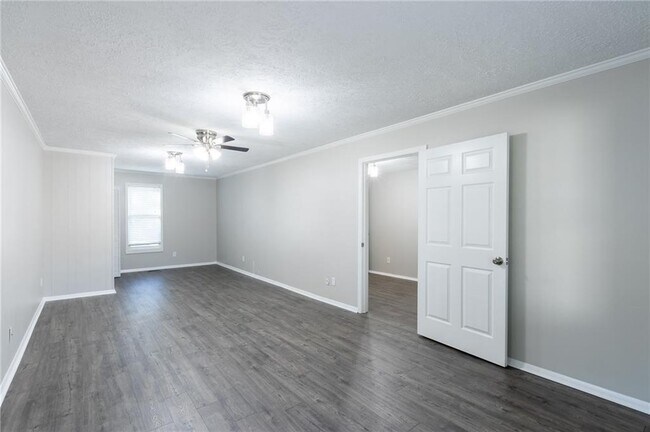 Building Photo - 4715 S Lee St