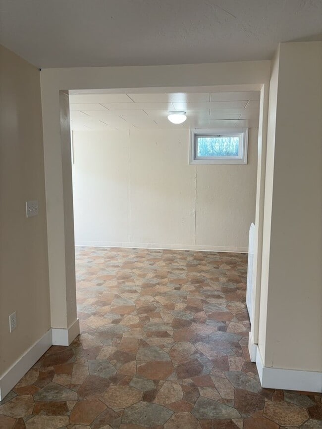 Building Photo - Charming Lower Rattlesnake Home