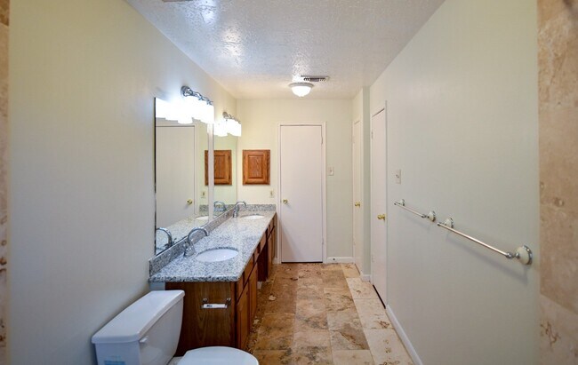 Building Photo - 13114 Careywood Dr