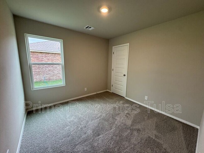 Building Photo - 16421 S 85th E Ave