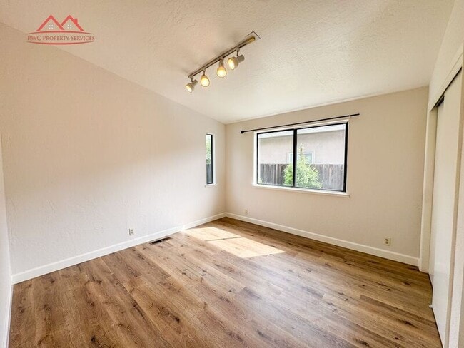 Building Photo - 18731 Hanna Dr