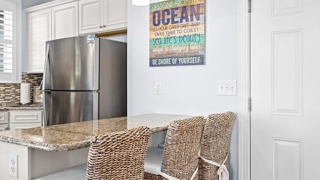 Building Photo - 701 E 8th St