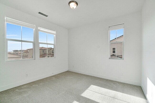 Building Photo - 863 Orchard Hills Rd