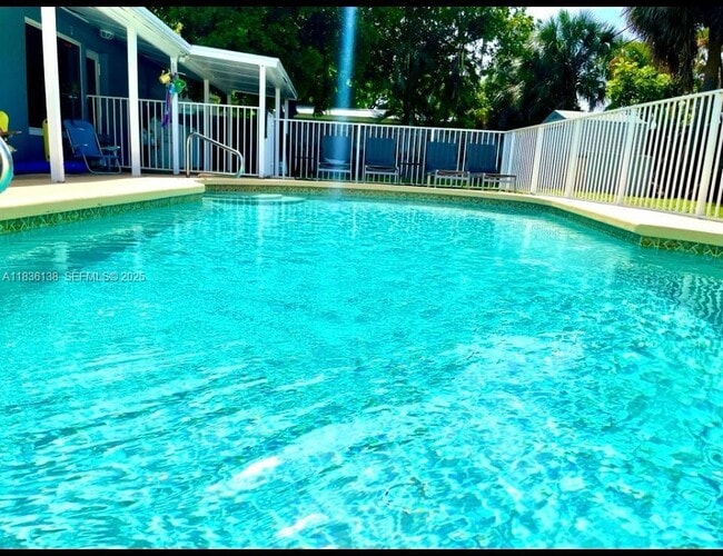 Building Photo - 2233 SE 13th St