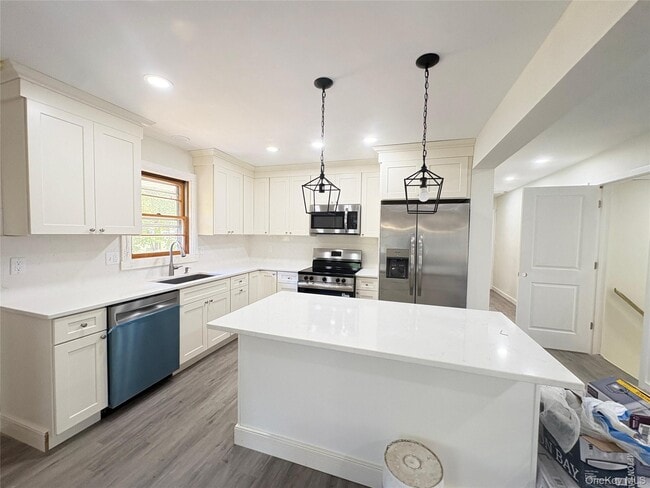 Building Photo - 27 Floral Dr