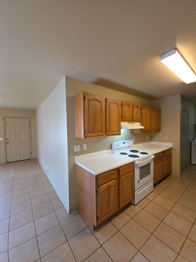 Building Photo - 1002 N Greenwich Ave