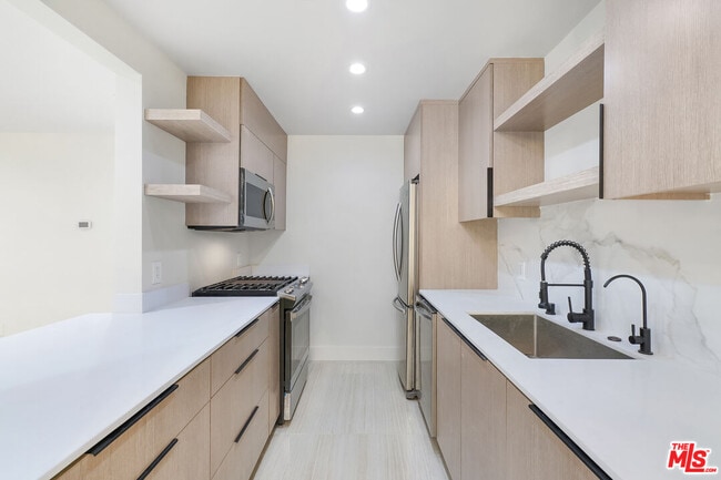 Building Photo - 3380 Vinton Ave