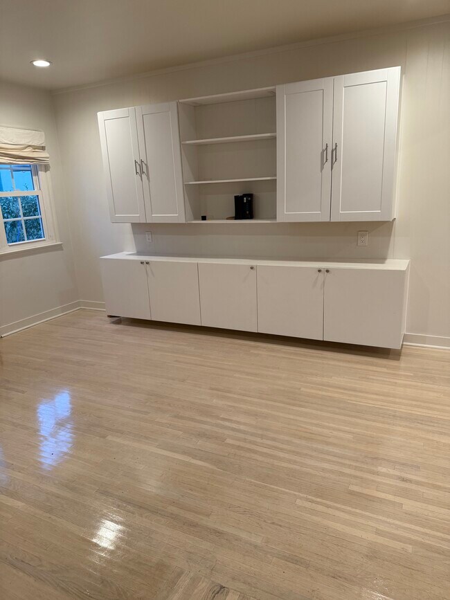 Building Photo - 7822 Bleriot Ave