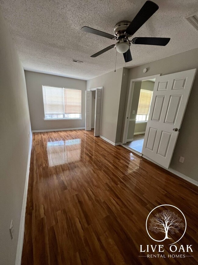Building Photo - SUMMER MOVE-IN SPECIAL: $500 OFF 1st MONTH...