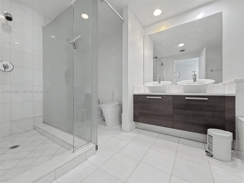 Building Photo - 2950 NE 188th St