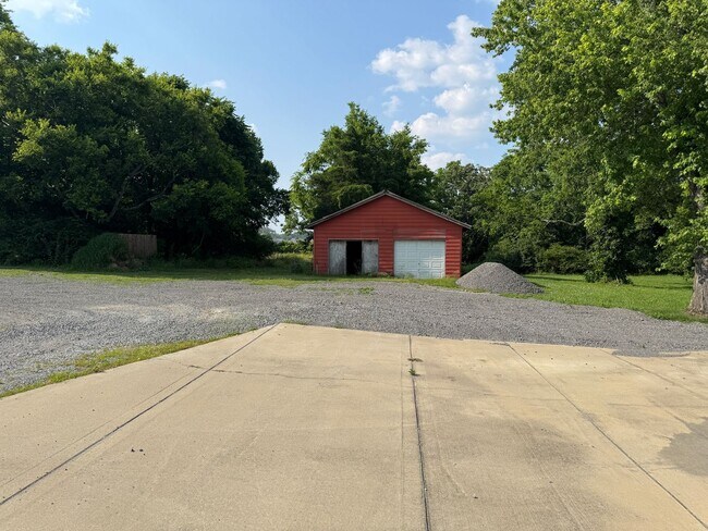 Building Photo - 6879 Lebanon Rd