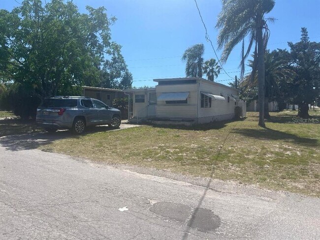 Building Photo - 1949 Hess Dr