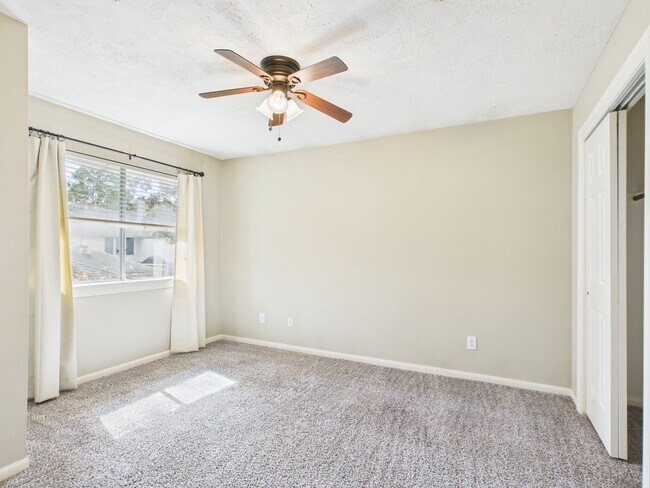 Building Photo - 5006 Fern Garden Ct