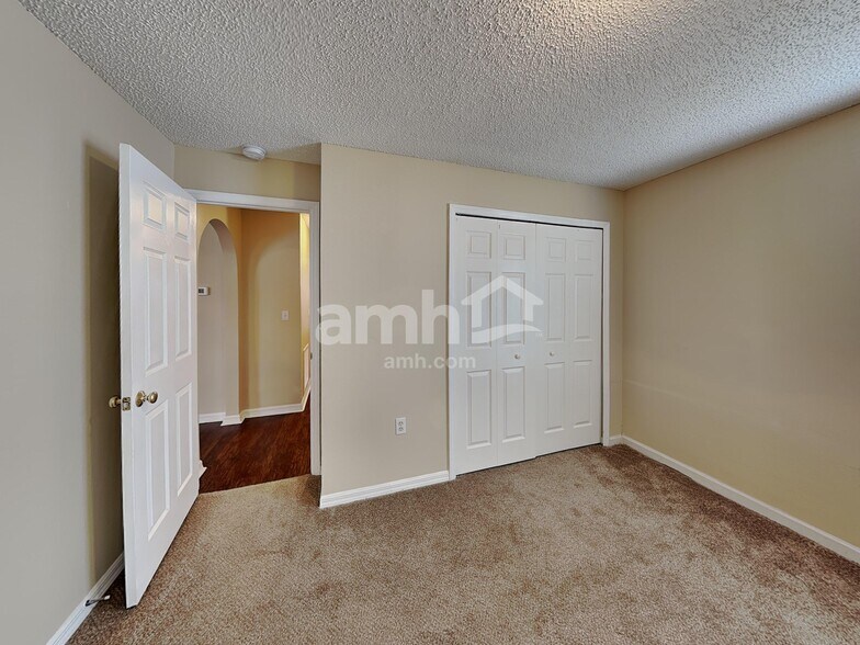 Building Photo - 2724 Maderia Cir