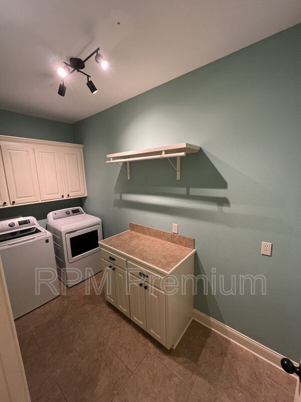 Building Photo - 7335 Oak View Dr.