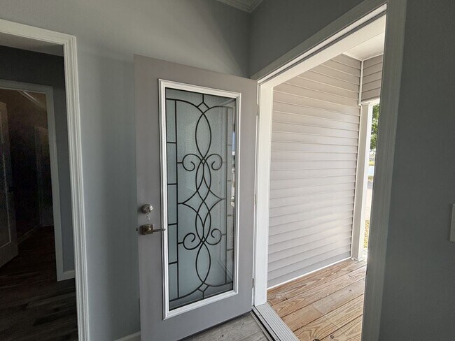 Building Photo - 937 W Questa Ave