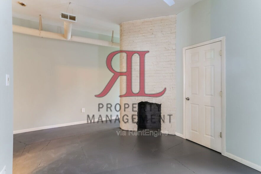 Building Photo - 821 Oak St