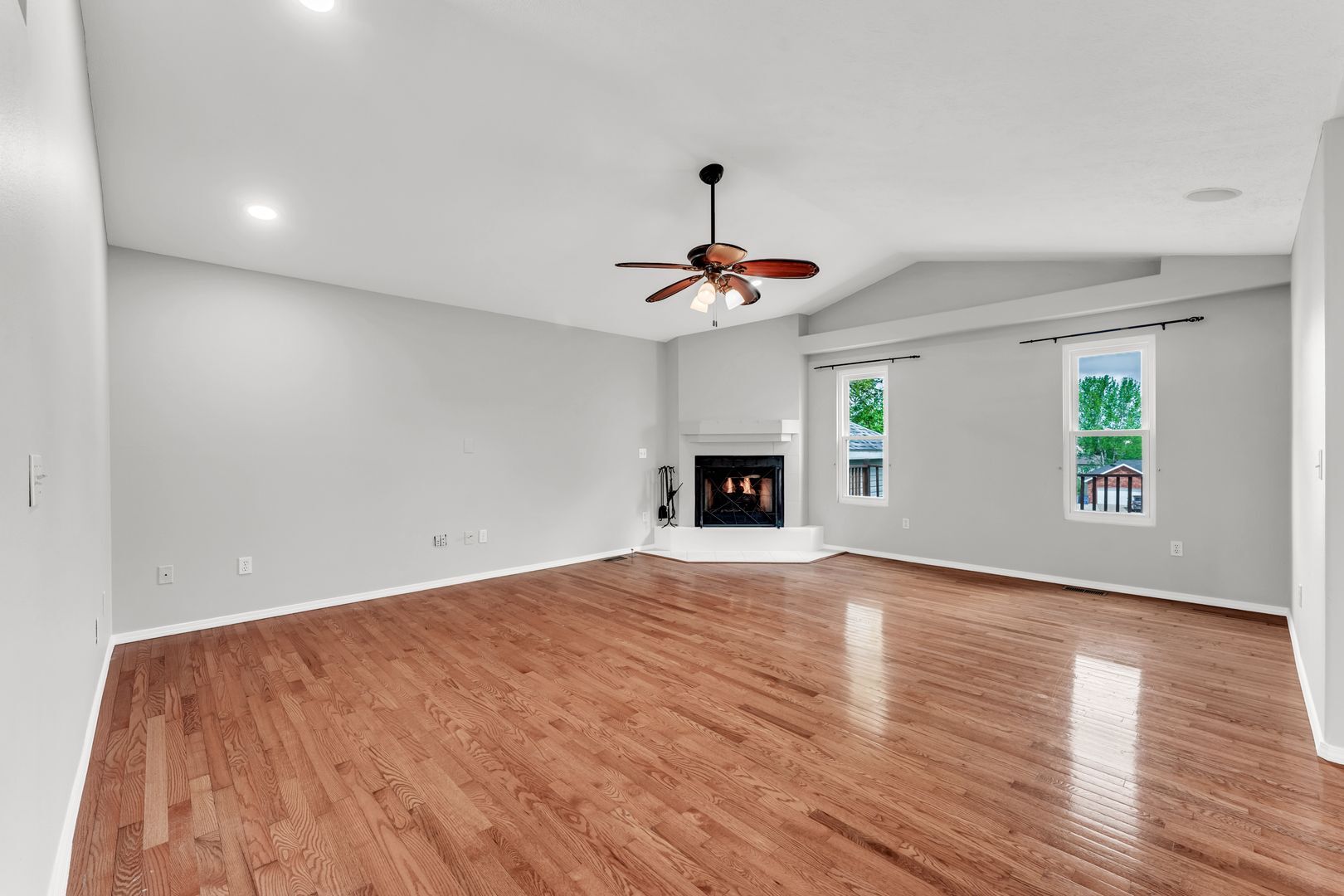 Building Photo - 709 E Apple Ridge