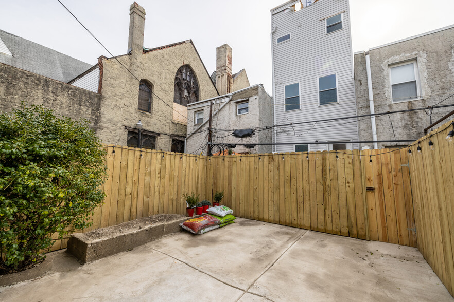 Backyard/Patio/Garden - 1810 Tasker St