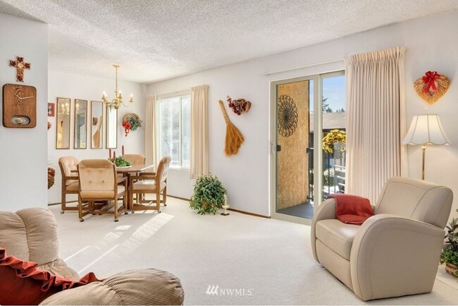 Building Photo - 2 bedroom condo with Washer/Dryer