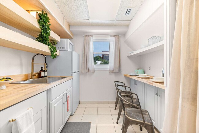 Building Photo - 108 Zamora St