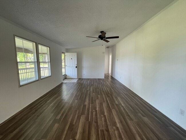 Building Photo - Recently Renovated Home