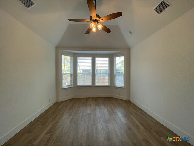 Building Photo - 1048 Easy Gruene